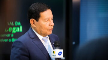 Mourão causa polêmica ao dizer que Coronel Brilhante Ustra respeitava os direitos humanos