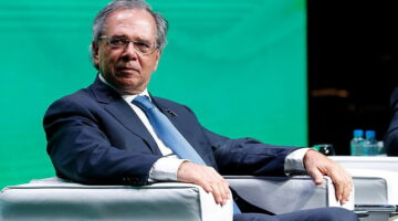 Renda Cidadã: para bancar programa Paulo Guedes quer retirar desconto do IR