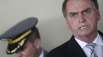 “Quem falar em Renda Cidadã, cartão vermelho”, reforça Bolsonaro