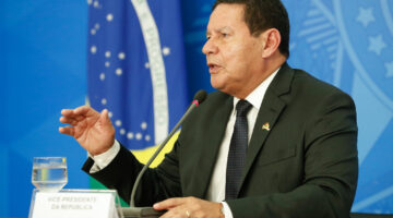 Auxílio emergencial deveria ter valor menor, diz vice Hamilton Mourão