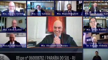 Cachorro de Alexandre de Moraes interrompe sessão do TSE