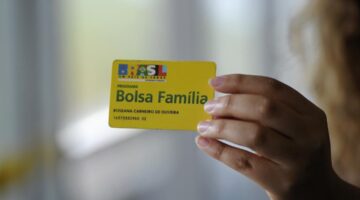 Com poupança digital, cartão do Bolsa Família ainda poderá ser usado? Entenda