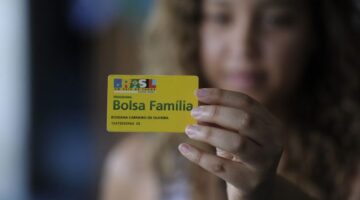 NOVO abono extra Bolsa Família: está confirmada premiação de R$200?