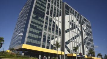 Banco do Brasil anuncia fechamento de agências e demissões