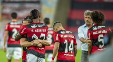 Flamengo goleia o São Paulo por 5 a 1, de virada, pelo Brasileirão, no Maracanã
