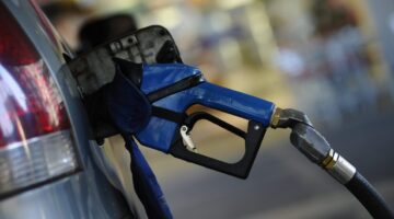 Auxílio Gasolina é confirmado para este mês; veja regras oficiais