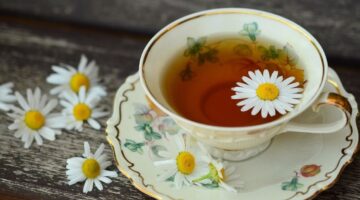 Chá com várias ervas pode fazer mal à saúde? Nutricionista explica