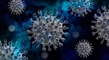 Nova variante da COVID-19 também infecta pessoas já vacinadas, diz OMS
