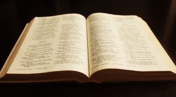Livro mais traduzido do mundo: confira curiosidades sobre a Bíblia