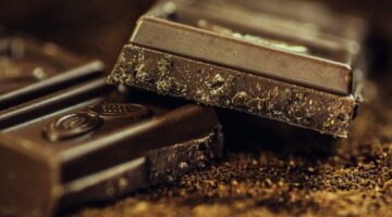 Chocolate pode fazer bem à saúde? Confira benefícios e malefícios