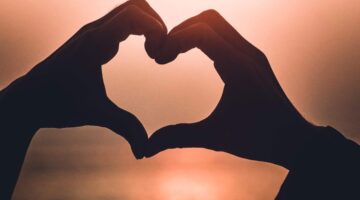 Amor no ar: estes 3 sinais indicam se a pessoa começou a gostar de você