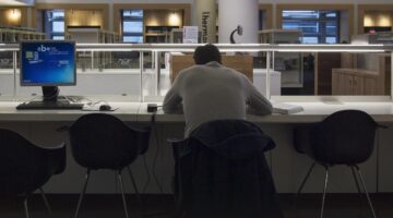 Workaholic: você sabe o que significa esse termo? Entenda sua origem