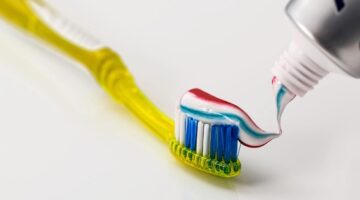 Como garantir uma boa higiene bucal? Odontóloga explica