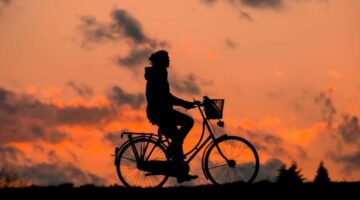 Andar de bicicleta: veja 7 principais benefícios relacionados com a prática