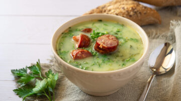 Descubra como preparar um delicioso caldo verde em apenas 30 minutos