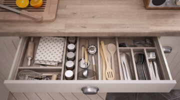 11 truques simples para organizar as gavetas da cozinha