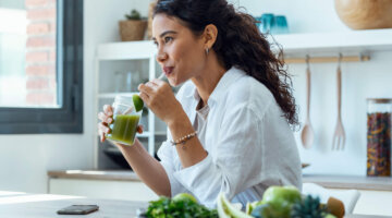 Suco verde detox: 5 receitas deliciosas para limpar seu organismo