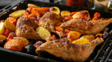 Descubra o segredo para um delicioso frango assado com batatas e cenouras