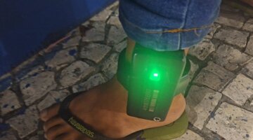 Carnaval de Salvador: homem com tornozeleira eletrônica é detido duas vezes