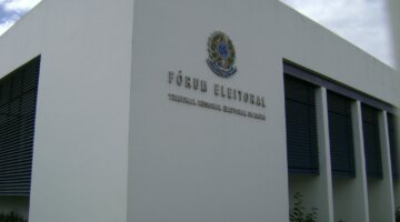 Serviços da Justiça Eleitoral na Bahia são retomados presencialmente